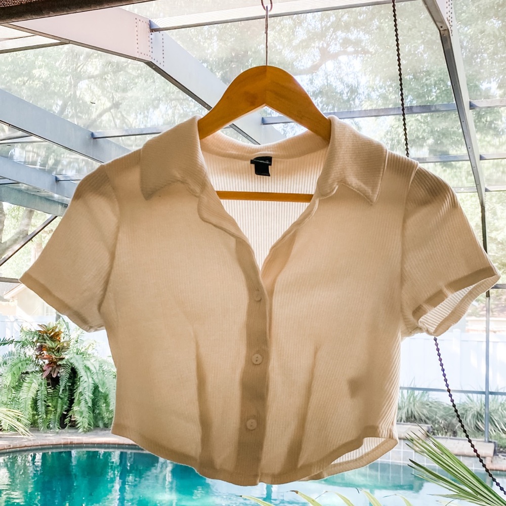 Wild fable button up crop size M